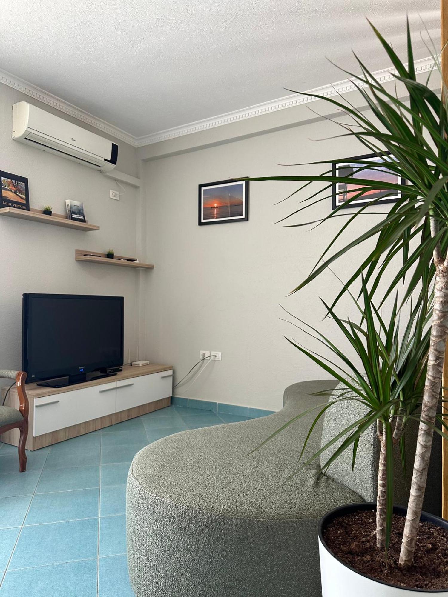 Apartament Eri 2 *